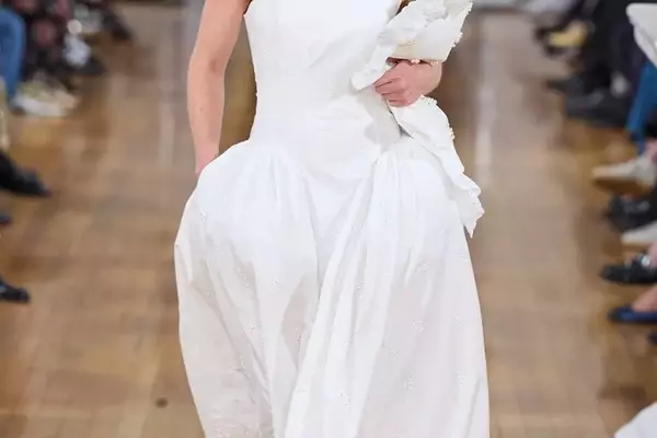 Eyelet Fashion Trends: A Modern Take on Classic Style