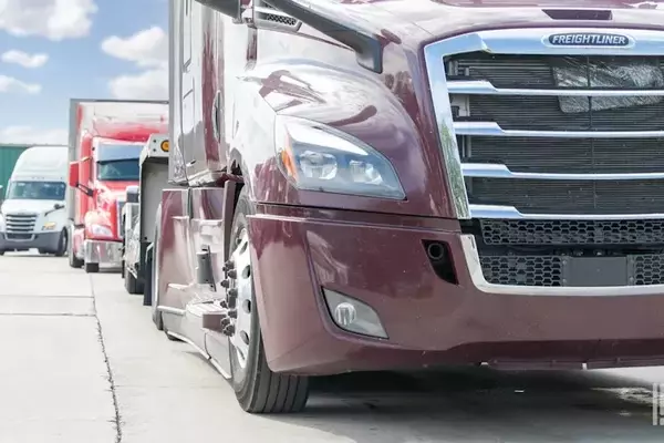 Optimizing Trucking Finances: Credit vs. Factoring for Business Growth