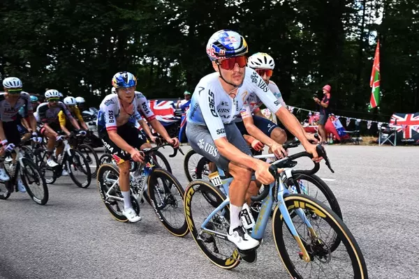 Tour de France Rivals Downplay Pidcock's Sudden GC Ascent