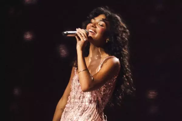 Olivia Dean's Triumphant U.S. Arena Debut: A Concert Review
