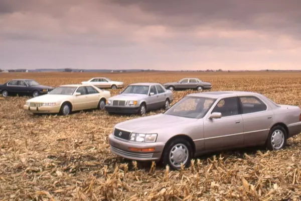 A Retrospective Look at the 1993 Luxury Sedan Class
