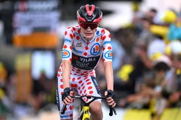 Vingegaard Remains Optimistic Despite Growing Time Gap to Pogačar in Tour de France