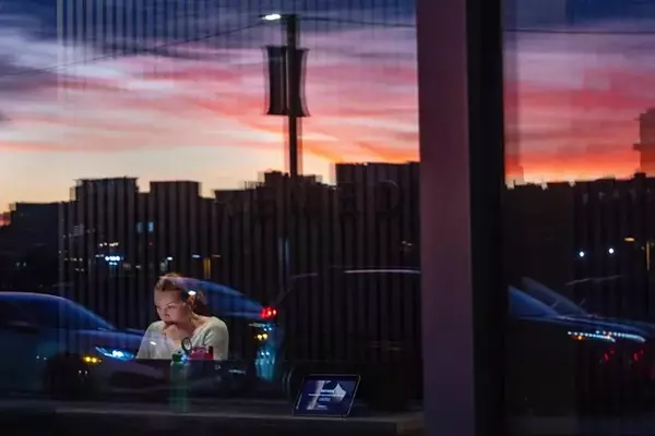 Balancing AI Use: Maintaining Human Skills in the Workplace