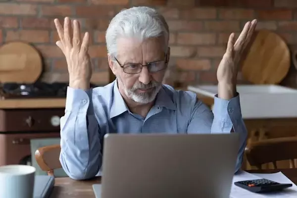 Elderly Man's Retirement Fund Dwindles Rapidly: Expert Advice for Financial Recovery