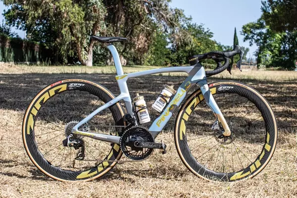 Tom Pidcock's Pinarello Dogma F: A Detailed Look at His Tour de France Ride