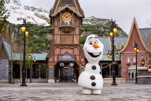 Disney+ to Premiere 'Disney Worldbuilders' Documentary Featuring Industry Visionaries