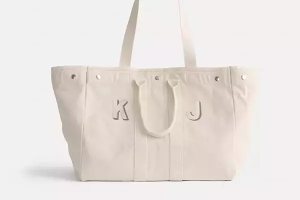 The Alex Mill Tote: A Fashion Essential for Everyday Life and Travel