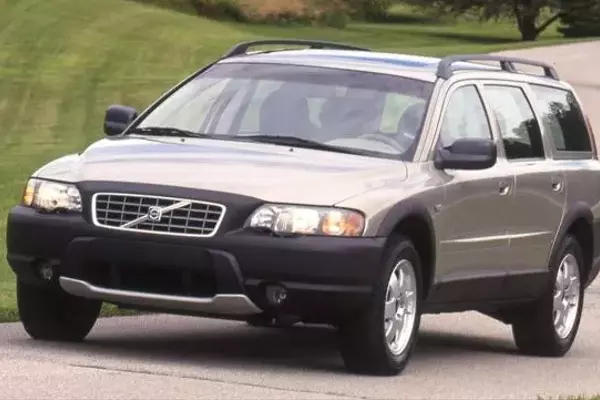 2001 Volvo V70 Cross Country: A Wagon Embodying SUV Appeal