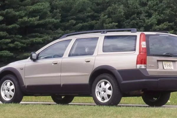The Enduring Appeal of the 2001 Volvo V70 Cross Country: A Look Back