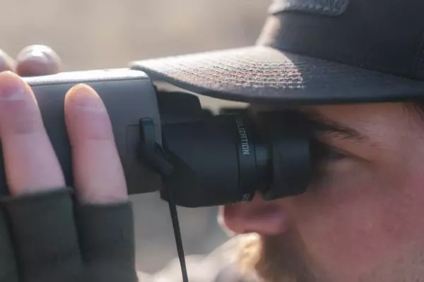 Exploring the Utility of Image-Stabilized Binoculars for Outdoor Enthusiasts
