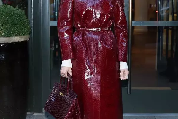 Jennifer Lopez's Iconic Fashion Evolution: A Retrospective