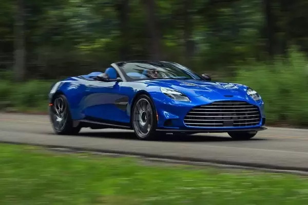 2027 Aston Martin Vanquish: A Blend of Ferocious Power and Elegant Grand Touring