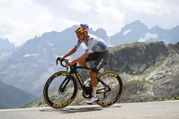 Tom Pidcock's Tour de France Triumph: A Top 10 Finish Amidst Adversity