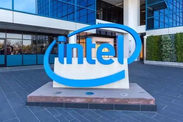 Intel's Valuation Concerns Amidst Operational Progress