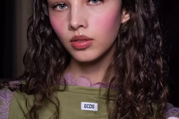 Popsicle Lips: The Effortless Summer Beauty Trend
