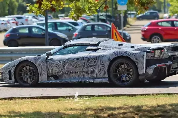 Ferrari F80 Aperta Spotted During Road Tests, Featuring a Removable Roof