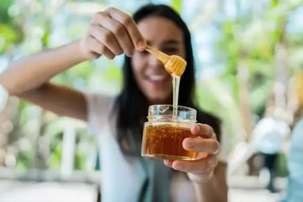 Debunking the Honey Allergy Myth: Expert Insights on Seasonal Relief