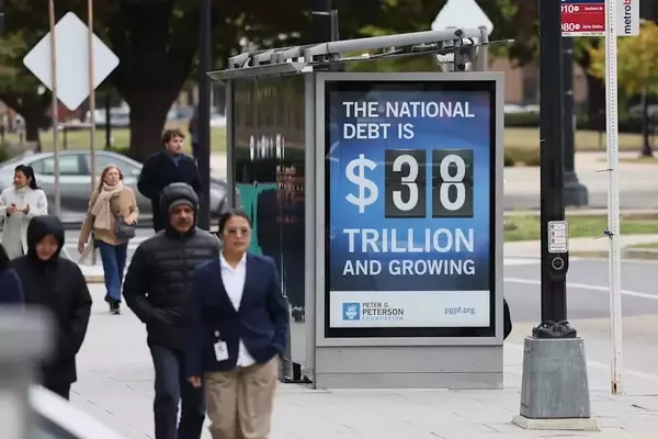 US Debt Surges, Fueling Investor Shift to Bitcoin and Gold