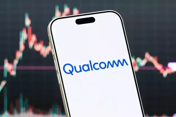 Qualcomm's Strategic Shift: Navigating Smartphone Market Headwinds and Powering AI Data Centers