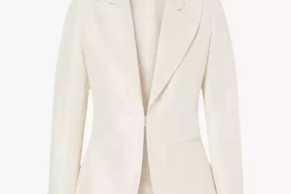 Bridal Suits: A Modern Alternative to Traditional Wedding Gowns