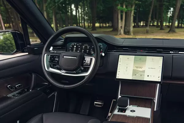 Inside the Luxurious 2026 Range Rover P400 LWB: Comfort, Tech, and Space