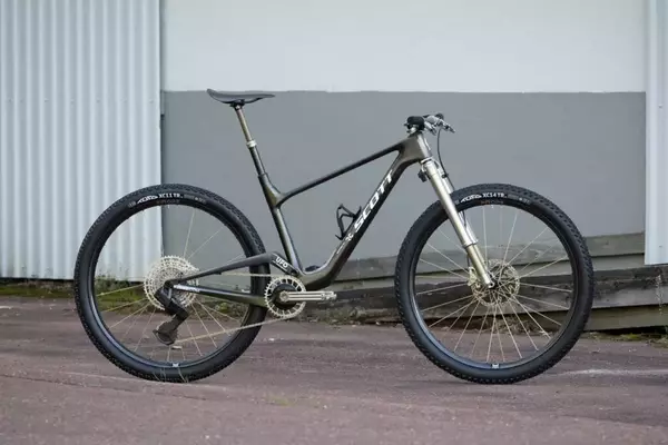Dangerholm Unveils Featherlight Scott Spark RC, Redefining Cross-Country Bike Engineering