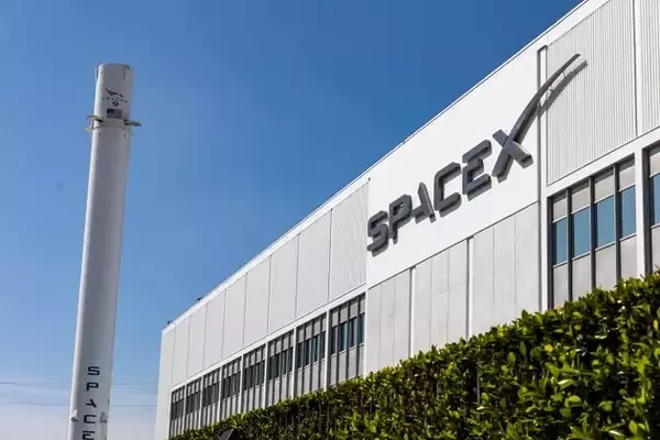 SpaceX's Financial Orbit: Starlink Powers Growth Amidst Capital Challenges