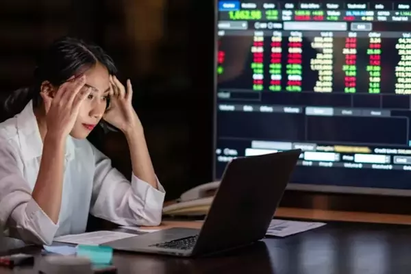 Emotional Investing: Navigating Market Swings