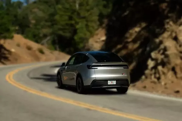 2027 Tesla Model Y L Premium: An Expanded Electric SUV with Enhanced Features
