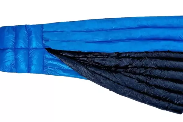 Feather-Light Comfort: The Zpacks Summer Quilt, Now on Offer