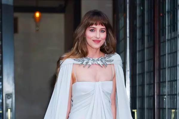 Embracing the Golden Hour Brunette: A Summer Hair Color Trend