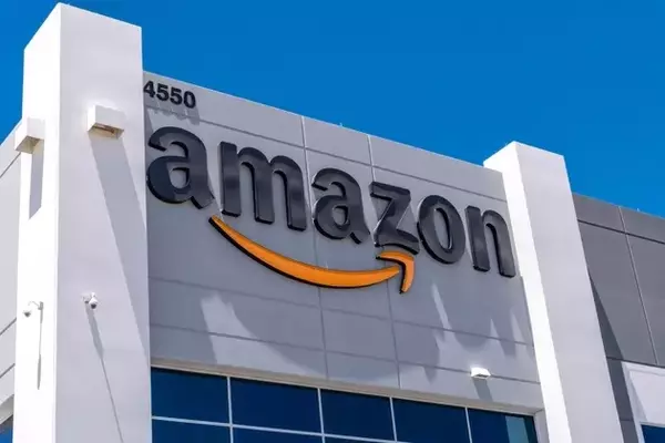Amazon's Strategic Shift: AI and AWS Investments Impact Free Cash Flow and Valuation