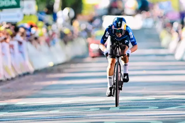 Vollering's Ascendancy: A New Favorite Emerges in the Women's Tour de France