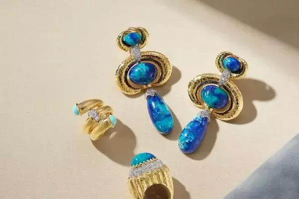 Jewelry Trends: Craftsmanship, Color, and Unique Experiences