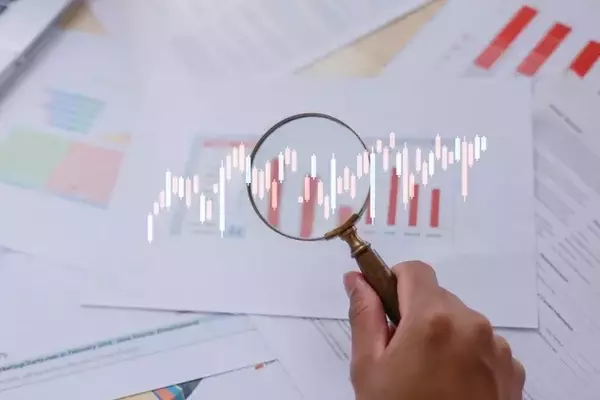 Market Insights: Key Performers in Mid-Cap Value Fund's Recent Quarter
