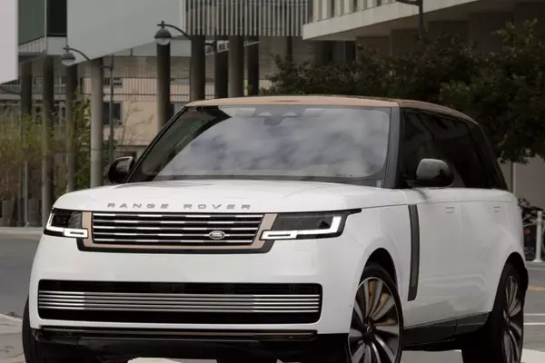 Range Rover Unveils Unlimited Customization Options for Bespoke SUVs
