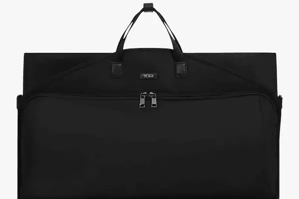 The Ultimate Guide to Garment Bags for Stylish Travelers