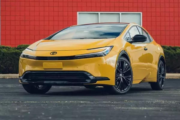 2027 Toyota Prius PHEV: A Sleek, Efficient, and Engaging Ride