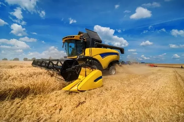 CNH Industrial: Navigating a Cyclical Downturn with Strategic Considerations