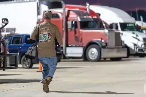 Logistics Job Market: Trucking Stagnates, Warehousing Declines, Couriers Rise