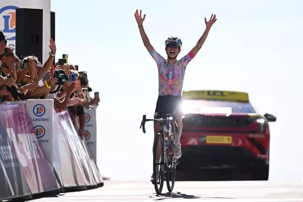 Kasia Niewiadoma-Phinney Conquers Mont Ventoux to Seize Yellow Jersey at Tour de France Femmes