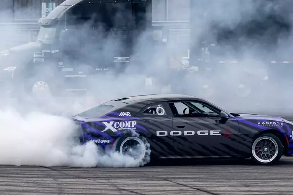 Dodge Unveils High-Performance Manual Chargers for Drifting