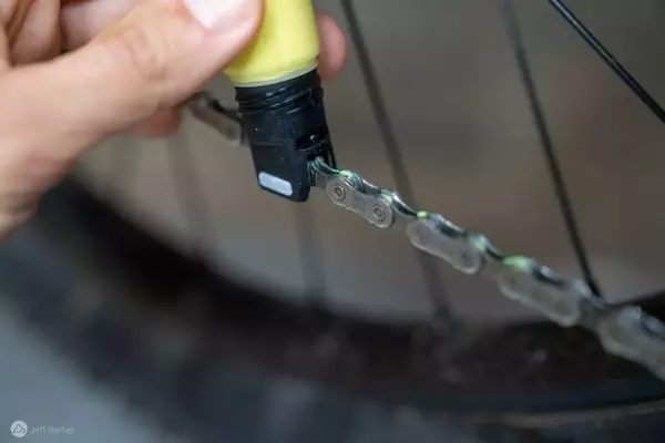 Choosing the Right Mountain Bike Chain Lubricant: Wet, Dry, or Wax?