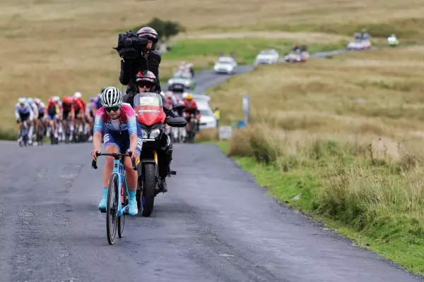 Unforeseen Obstacle: Wasp Sting Halts Cyclist's Breakaway in Tour of Britain Women