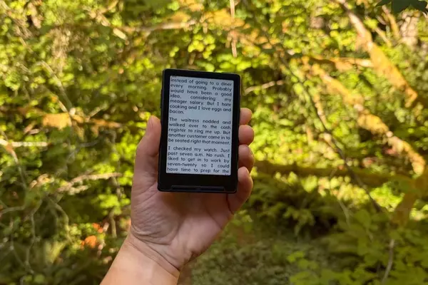 The XTEINK X3: An Ultralight E-Reader for Backpackers