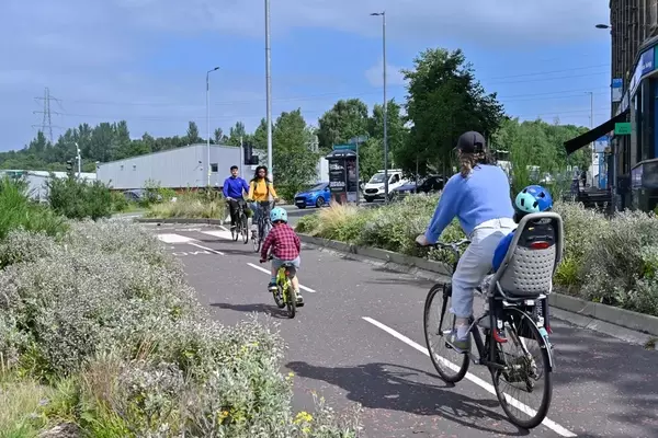 UK Advocacy Groups Call for Prioritization of Active and Public Transport Amidst Extreme Heatwaves