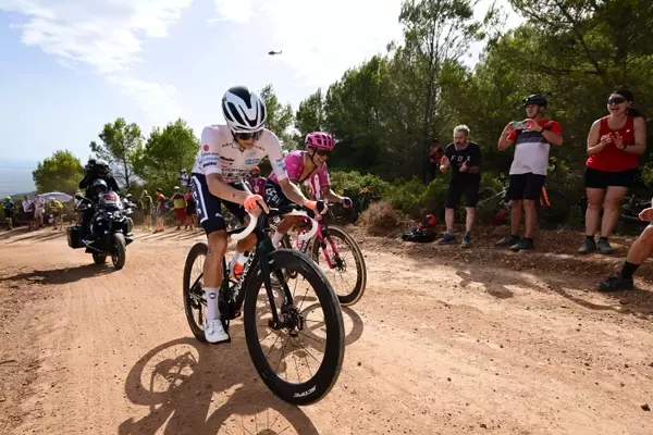 Onley's Struggle: Pogačar's Dominance at Vuelta a España