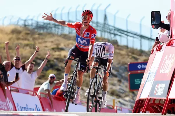 Mas Dominates Vuelta Stage 9, Extends Overall Lead