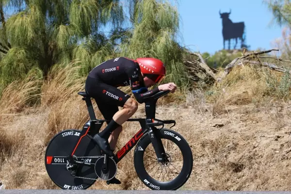 Küng Secures Victory in Vuelta a España Stage 18 Time Trial