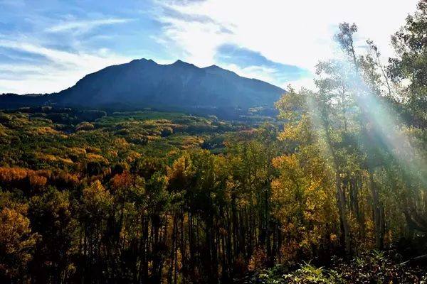 Mastering Fall Backpacking: Packing Light for Fluctuating Temperatures